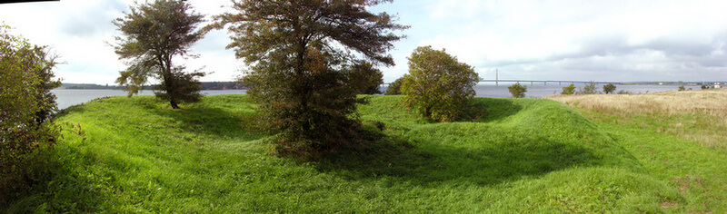 Panorama over den flotte skansebanke ved Vesterskov på Bogø ud til Grønsund. Her set fra sydøst mod Farøbroen.