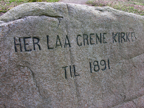 Mindestenen på kirketomten.