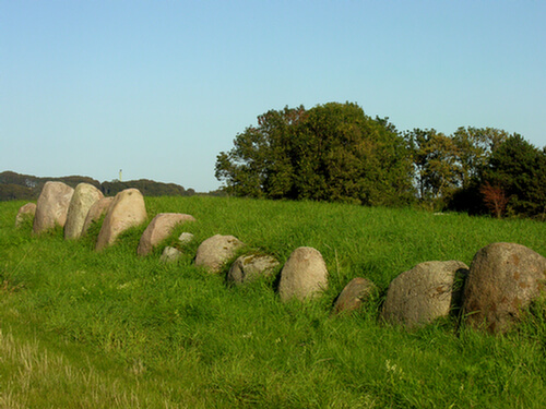 Enkelte randsten mangler, De er sikkert blevet genbrugt.