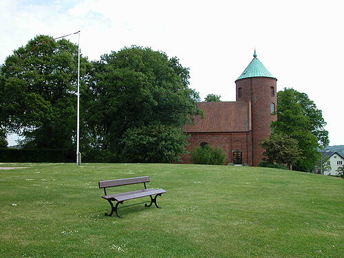 Slotsbanken og Skanderborg Slotskirke set fra vest.